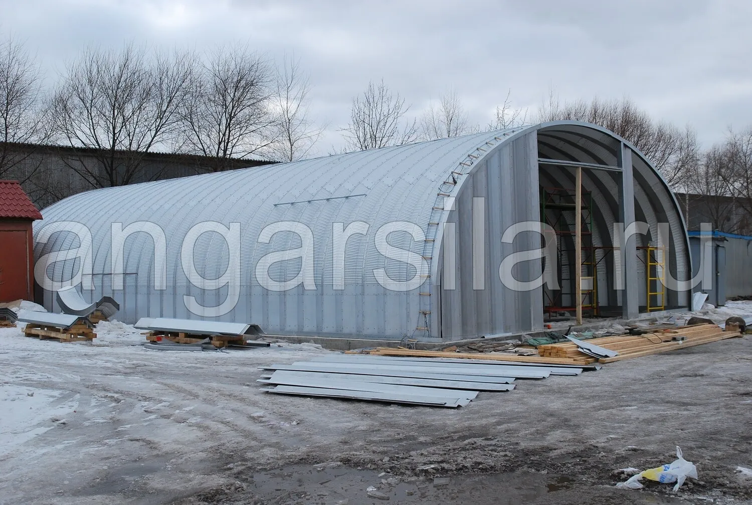 картинка-ссылка на статью: Какой ангар подходит для хранения техники в Юрибее?